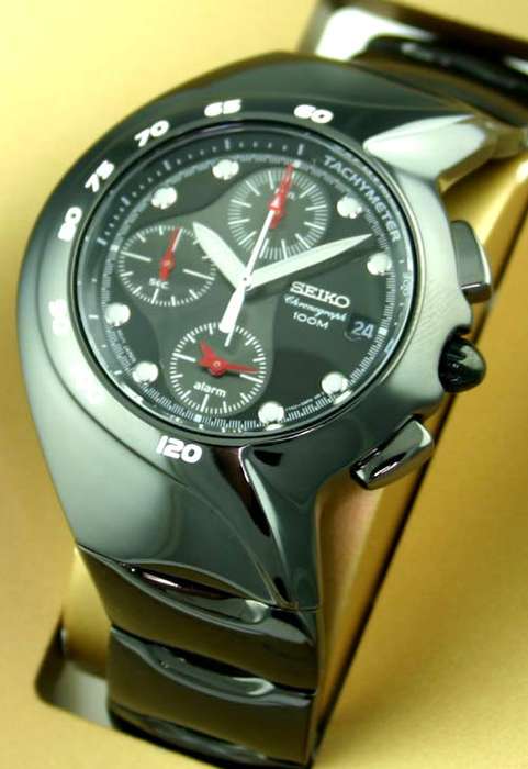 ***REDUCED TO CLEAR***R7995** Seiko Rare Sleek assymetrical Design TiCN Coated SNA 311