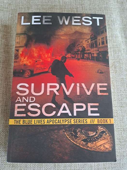 Survive and Escape Book 1 in The Blue Lives Apocalypse Series - Lee West