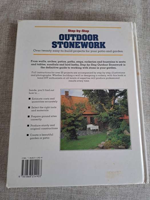 Step-by-Step Outdoor Stonework - Mike Lawrence