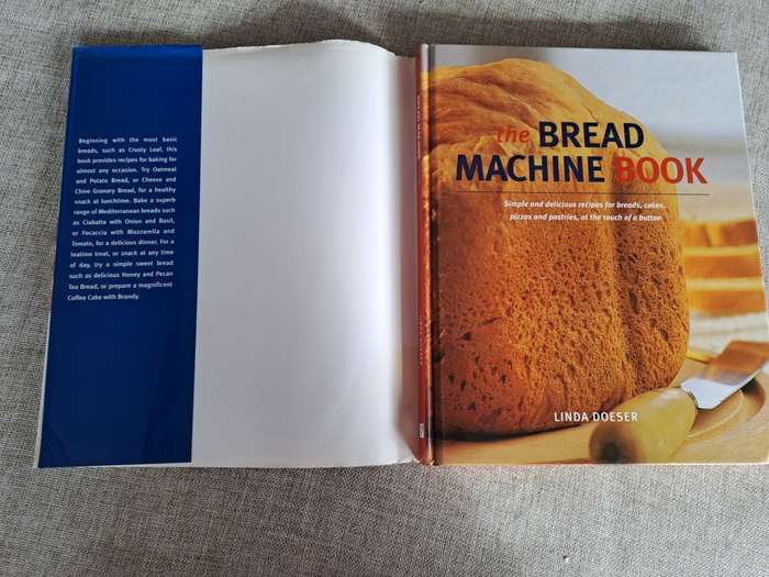 The Bread Machine Book - Linda Doeser