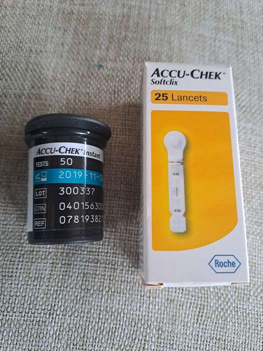 Blood Glucose Monitoring System Accu-Check Instant Roche