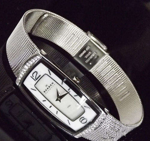 SKAGEN WOMENS SILVER TONE SWAROVSKI CRYSTALS GLITZ AND STAINLESS STEEL MESH STRAP