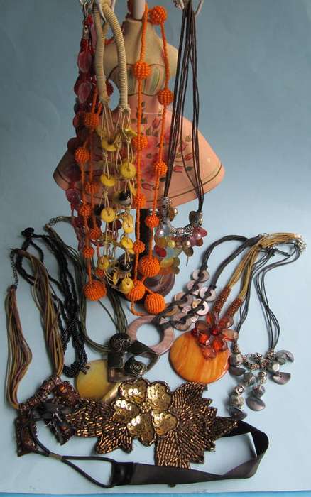JOB LOT OF COSTUME JEWELLERY WITH STAND