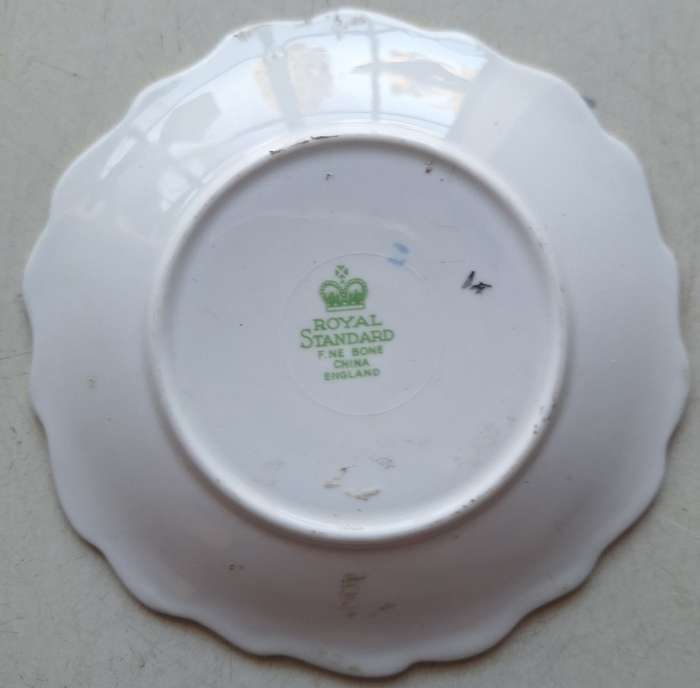 Horse and Trailer saucer (Royal Standard Bone China) 11 cm across