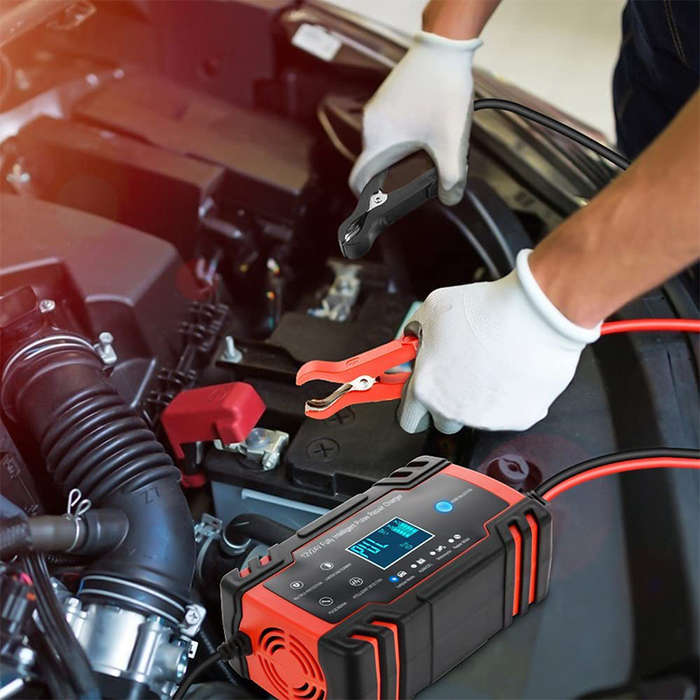 Multifunctional 12V 8A - 24V 4A Smart Pulse Repair Battery Charger