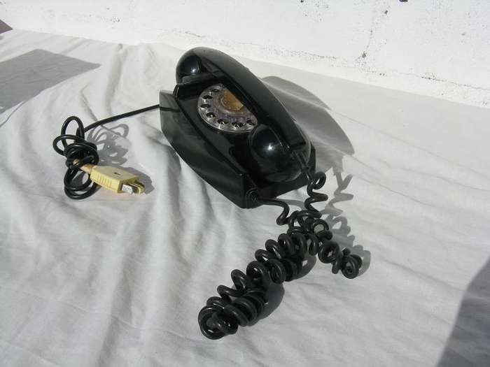 VINTAGE TELEPHONE. L 19.5cm. P&P=R40.