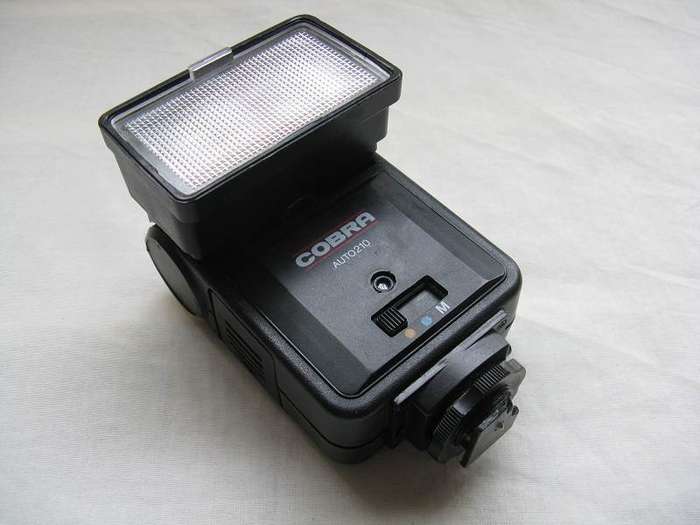 COBRA AUTO 210 FLASH. SOLD AS PARTS ONLY. UNTESTED.