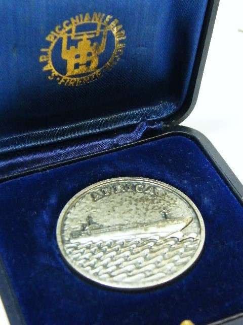 1977 Lloyd Triestino M/V Africa silver medallion - marked 800 - weighs 19.6g