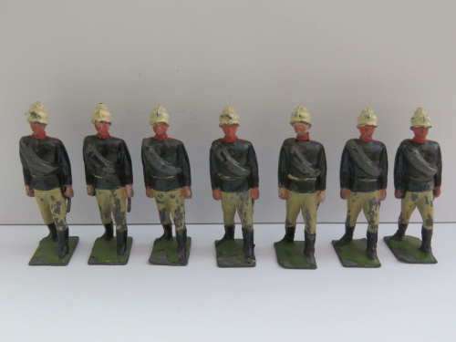 Lot of 7 vintage British lead soldiers