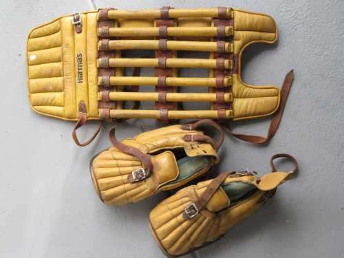 Antique Harma`s Field hockey goalie protective shoes and one leg protector-Shoes 37cm,Protector 68cm