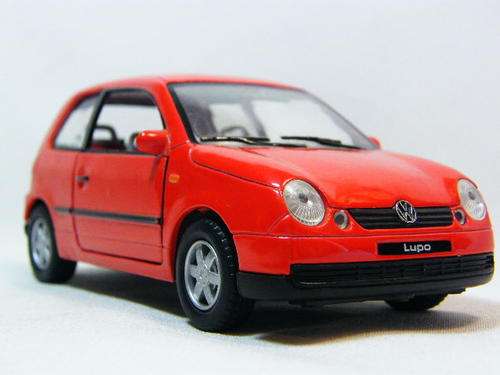 Volkswagen Lupo model car - scale 1/28 - Kinsmart - pull back action - as per photo