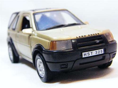 Land Rover Freelander model car - scale 1/38 with stand - Smart Toys - pull back action