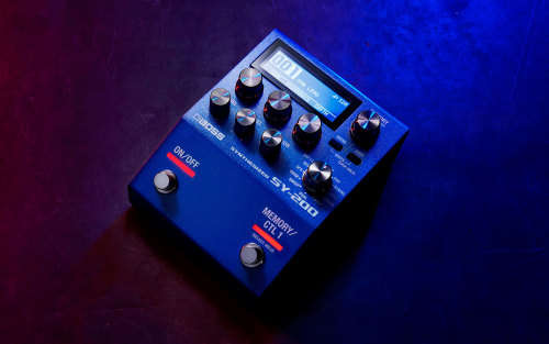 BOSS SY-200 POLYPHONIC GUITAR SYNTHESIZER WITH LCD DISPLAY, 128 MEMORIES, 200 SERIES PEDAL