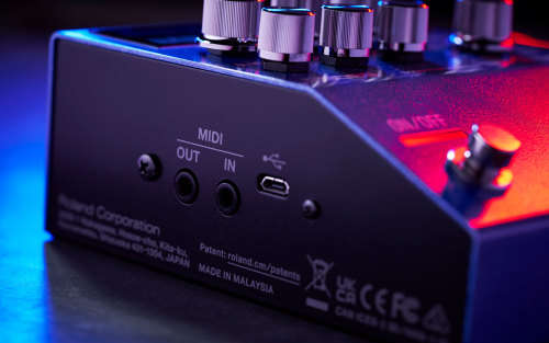 BOSS SY-200 POLYPHONIC GUITAR SYNTHESIZER WITH LCD DISPLAY, 128 MEMORIES, 200 SERIES PEDAL