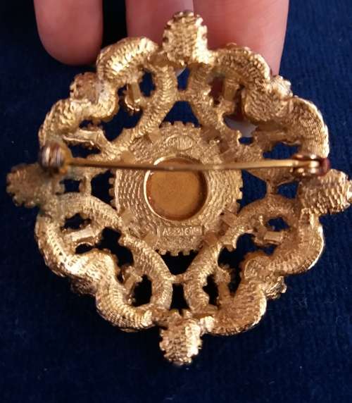 "Sphinx" green cabochon gilded brooch