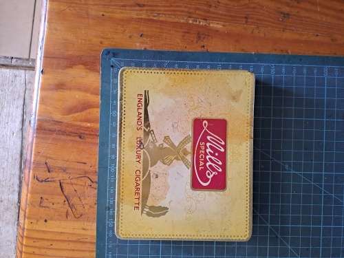 Vintage sigatette tins