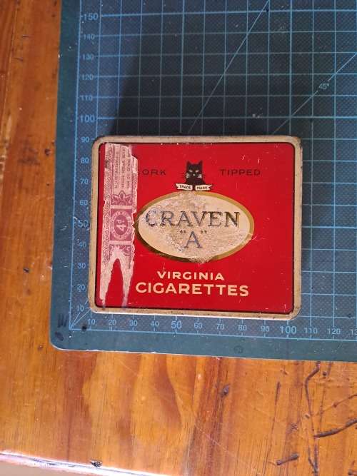 Vintage sigatette tins