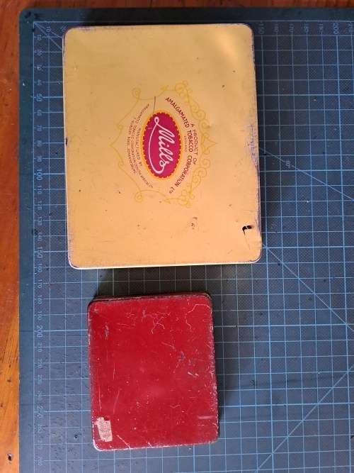 Vintage sigatette tins