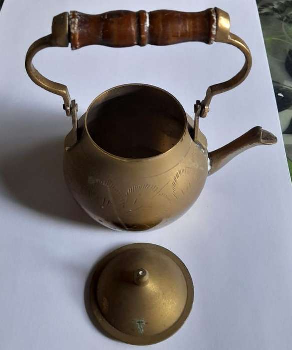solid brass teapot with wooden handle 8cm high to top of lid