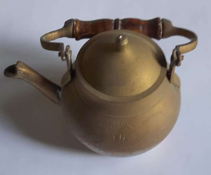 solid brass teapot with wooden handle 8cm high to top of lid
