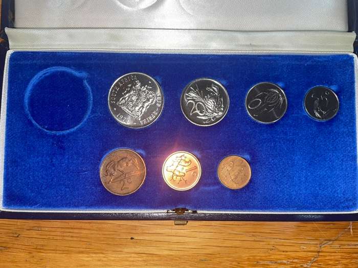 Crazy R1 Start! 1974 Coin Proof Set. See my other R1 Auctions!