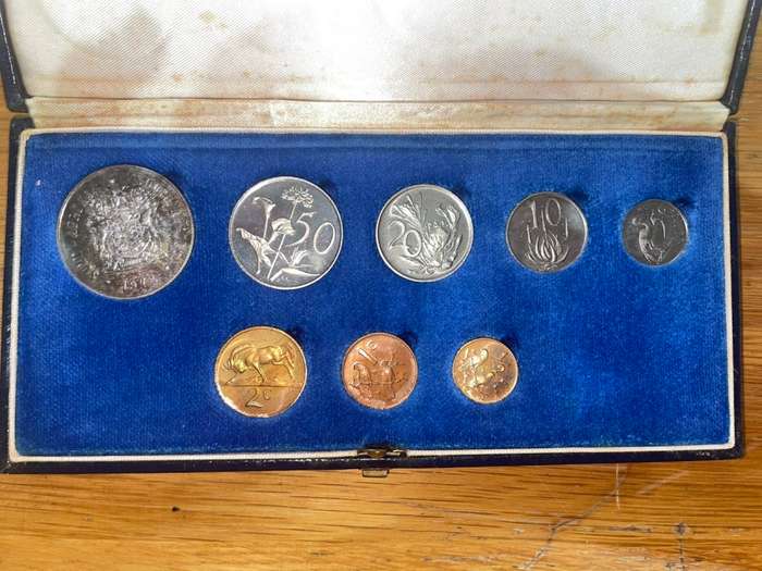 Crazy R1 Start! 1978 Coin Proof Set. See my other R1 Auctions!