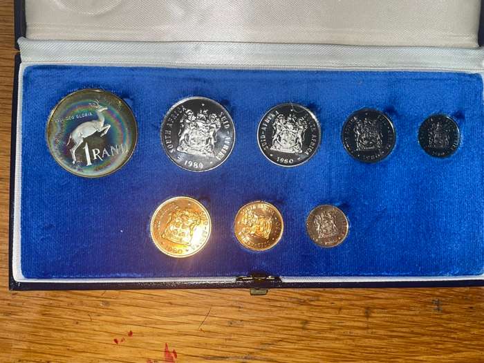 Crazy R1 Start! 1980 Coin Proof Set. See my other R1 Auctions!
