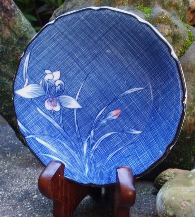 Beautiful oriental plate - gorgeous design on indigo blue.