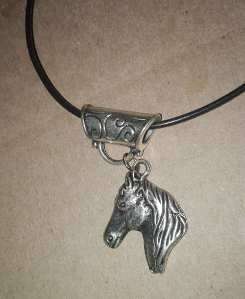 HorseGirl Inc - Stunning silver horse head necklace