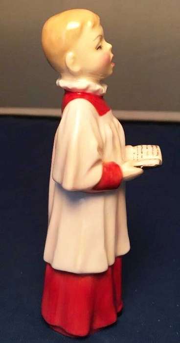 ROYAL DOULTON Choir Boy HN2141