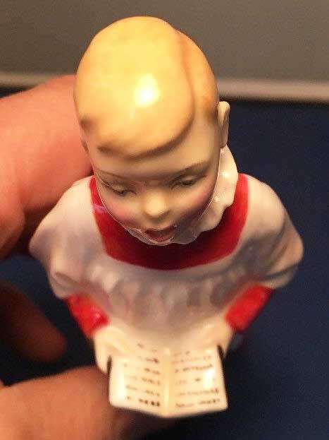 ROYAL DOULTON Choir Boy HN2141