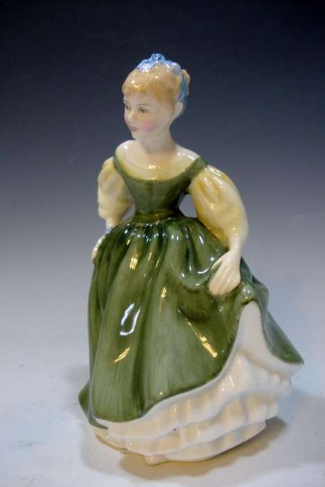 Royal Doulton Porcelain Figurine HN 2211 Fair Maiden