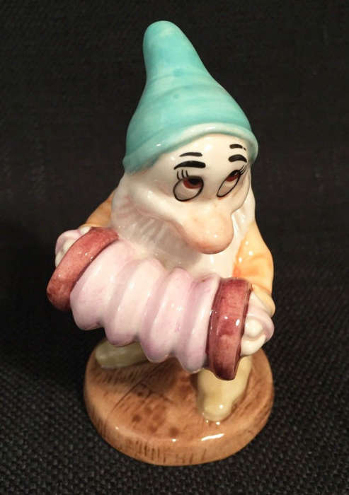 ROYAL DOULTON BASHFUL'S MELODY SW 18 SNOW WHITE DWARF DISNEY *
