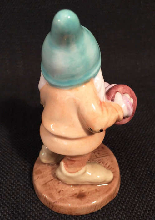 ROYAL DOULTON BASHFUL'S MELODY SW 18 SNOW WHITE DWARF DISNEY *