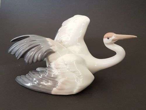 Superb Lladro `Fluttering Crane` Figurine #1598, sculpted by Debon, (Retired)