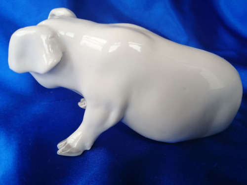 Very Old China Pig Facing Right *