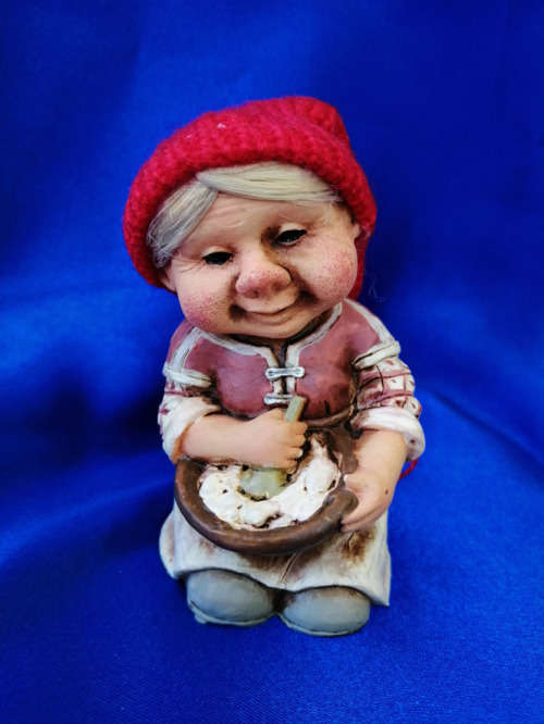 Bele Norway Old lady Figure