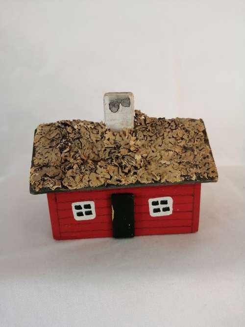 Miniature House - Red Wood Cottage