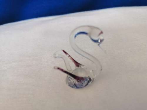 Stunning Glass Figurine Tiny Swan