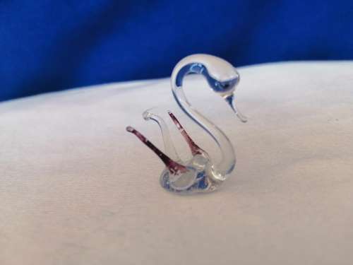 Stunning Glass Figurine Tiny Swan