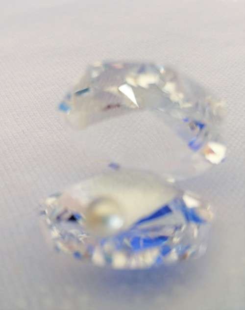 Stunning Crystal Glass Medium Oyster Shell with Pearl