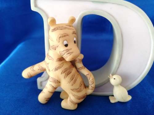 Disney Classic Winnie the Pooh Piglet Alphabet Letter D Wall Nursery Decor Tigger