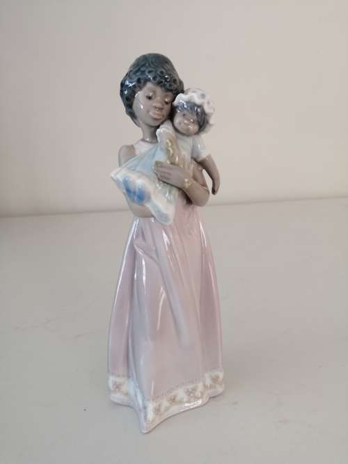 1993 Retired Lladro #5608  Baby Doll  Black Legacy
