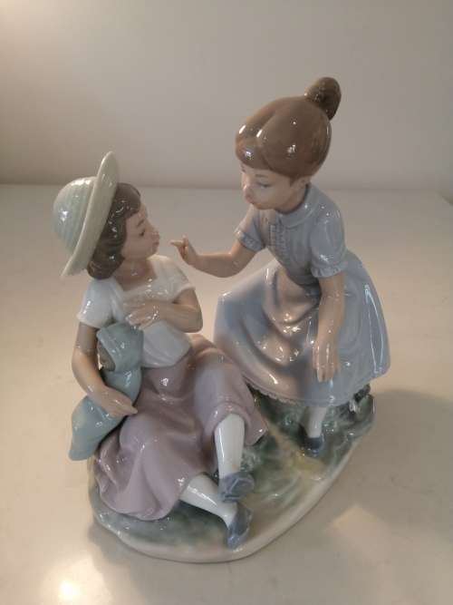 NAO LLADRO PORCELAIN FIGURINE 2 GIRLS AND BABY