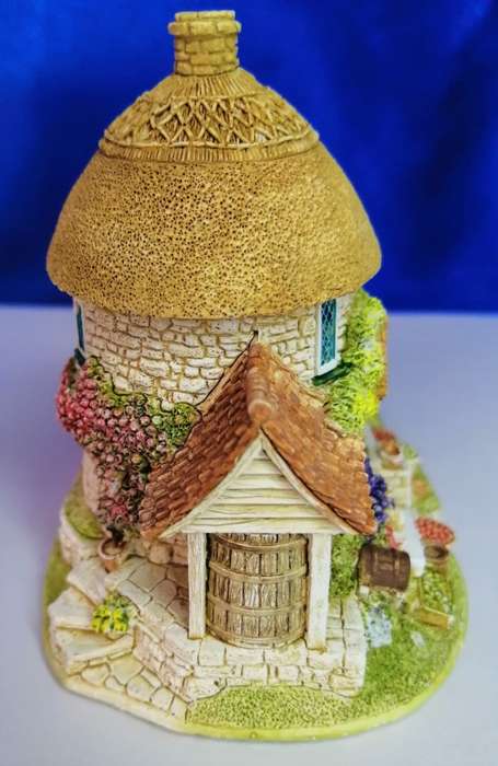 Lilliput Lane ` Little Scumpy ` #