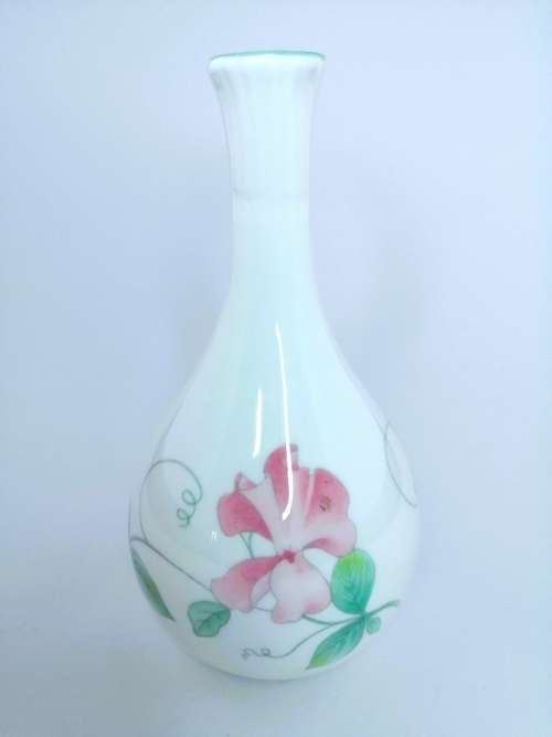Wedgwood Sweet Pea Tall Bud Vase