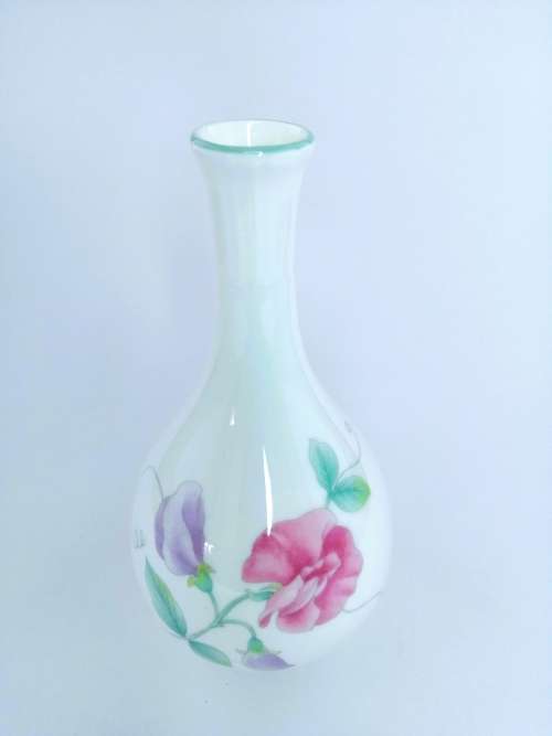 Wedgwood Sweet Pea Tall Bud Vase