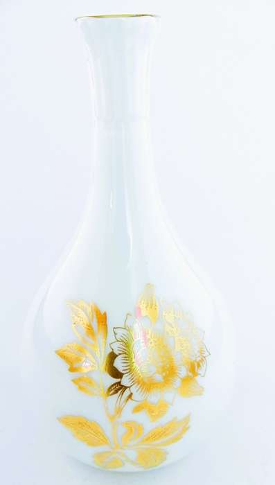 Wedgwood Gold Tonquin Tall Bud Vase