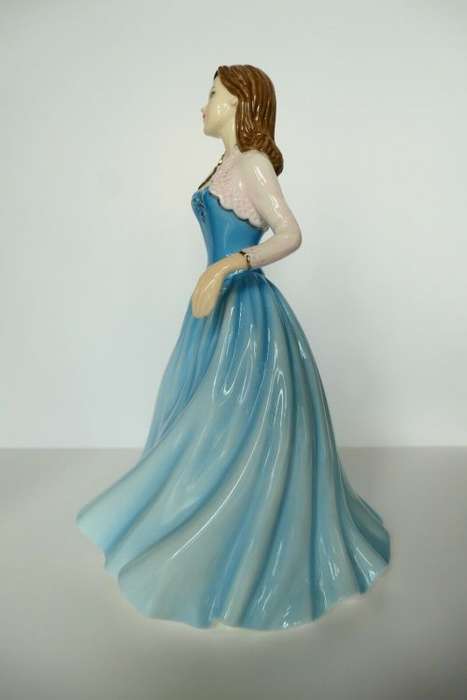 ROYAL DOULTON PRETTY LADIES LUCETTE HN 4728 HN4728