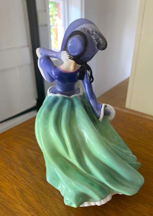 Royal Doulton Porcelain Figurine ~ Autumn Breezes ~ Green HN 1913
